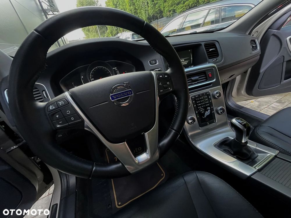 Volvo V60 D2 Momentum - 27