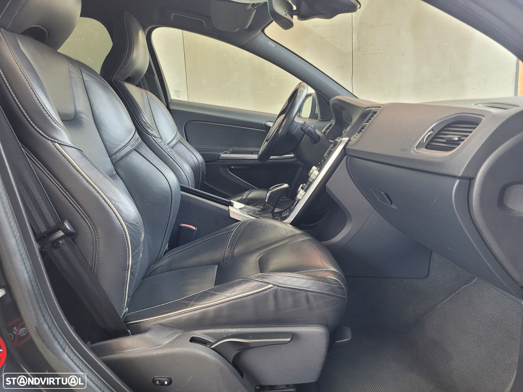 Volvo V60 2.4 D6 R-Design AWD Phev - 13