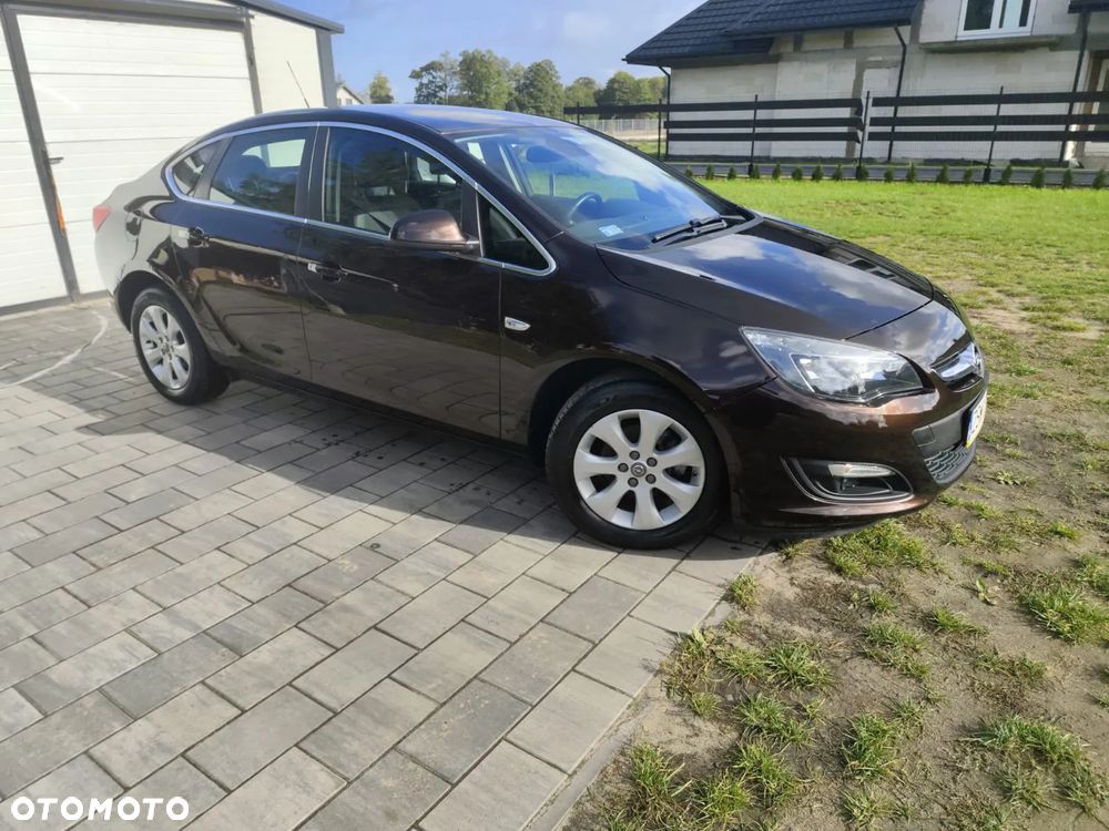 Opel Astra IV 1.6 Essentia - 11