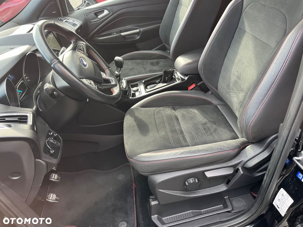 Ford Kuga 1.5 EcoBoost 2x4 ST-Line - 6