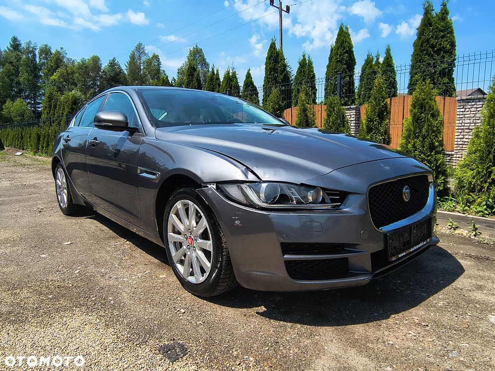 Jaguar XE 2.0 D AWD Prestige - 3