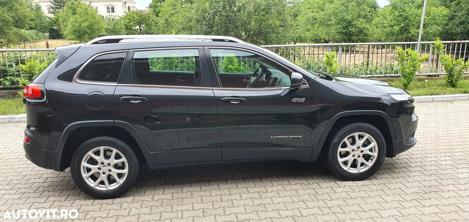 Jeep Cherokee - 15
