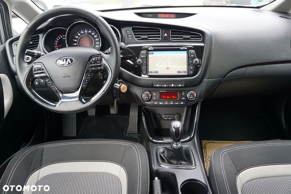 Kia Ceed 1.4 CVVT Dream Team Edition - 9