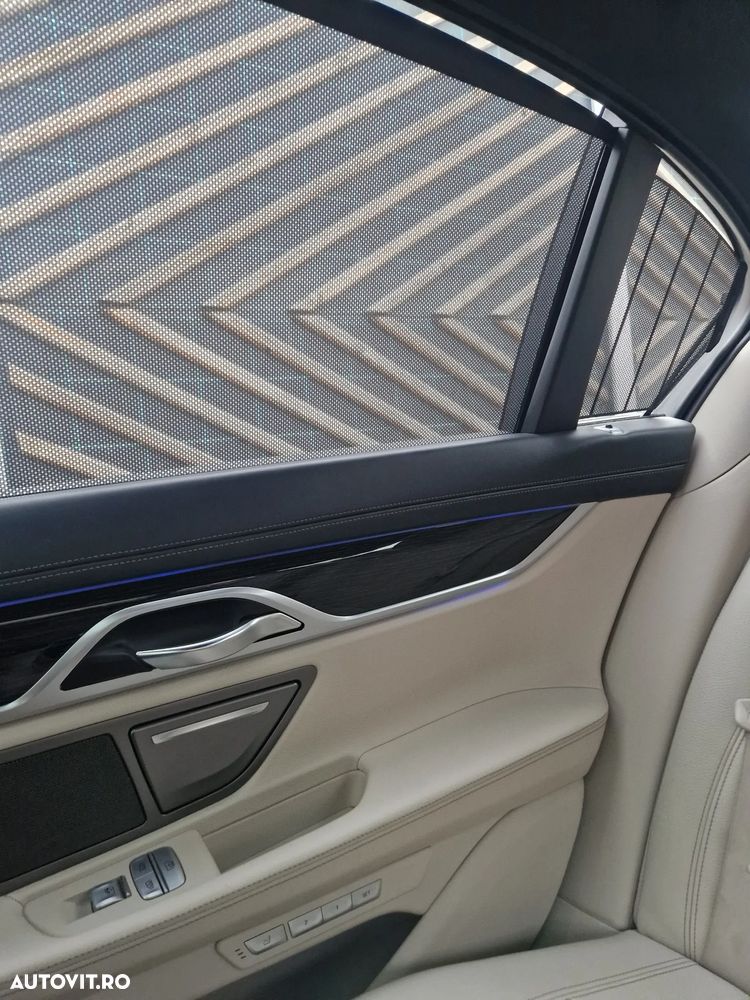 BMW Seria 7 740e iPerformance - 22