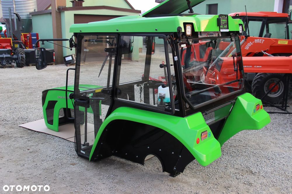 Kabina C-360 z błotnikami BTW X 2023 r. Naglak + maska 04 kolor zielony - 6