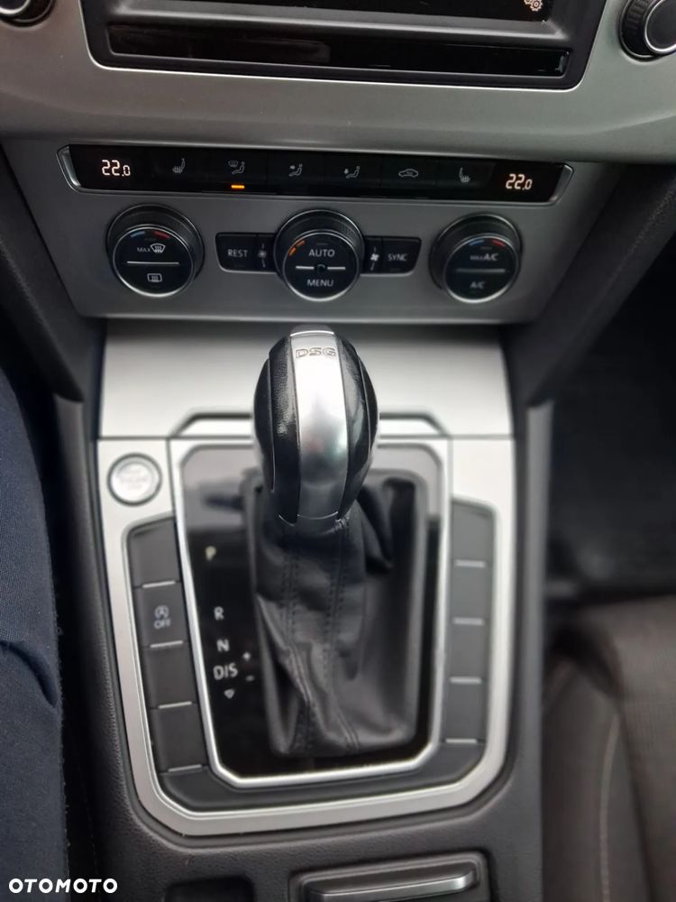 Volkswagen Passat 2.0 TDI (BlueMotion Technology) DSG Highline - 12