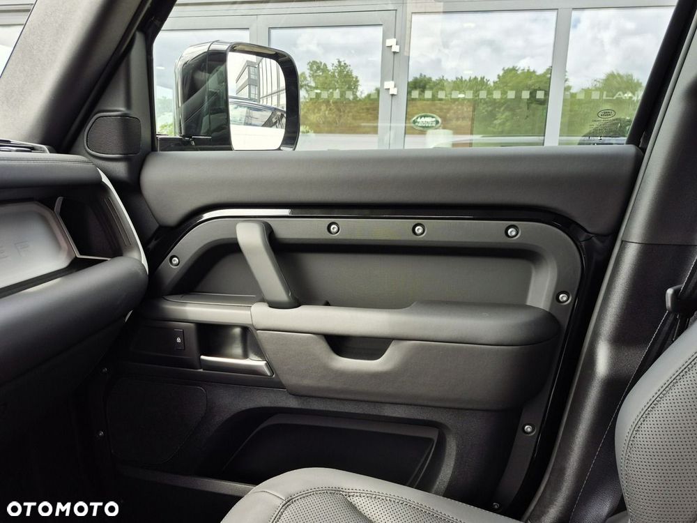 Land Rover Defender 110 D200 S - 38