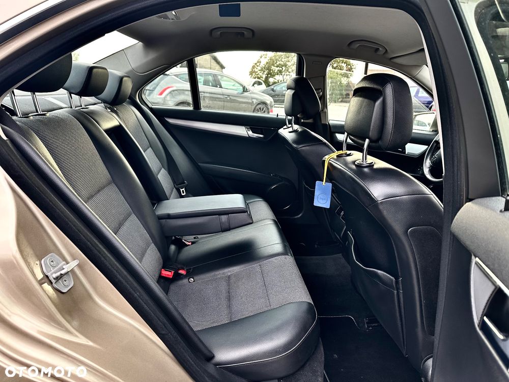 Mercedes-Benz Klasa C 180 Kompressor BlueEFFICIENCY Elegance - 16