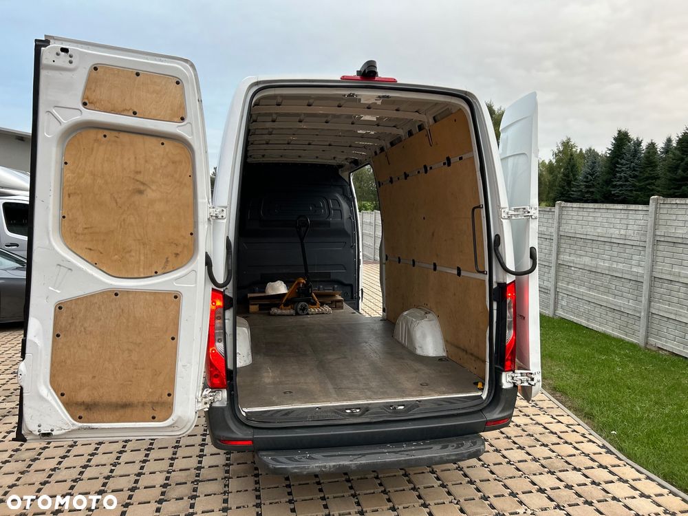 Mercedes-Benz Sprinter - 12