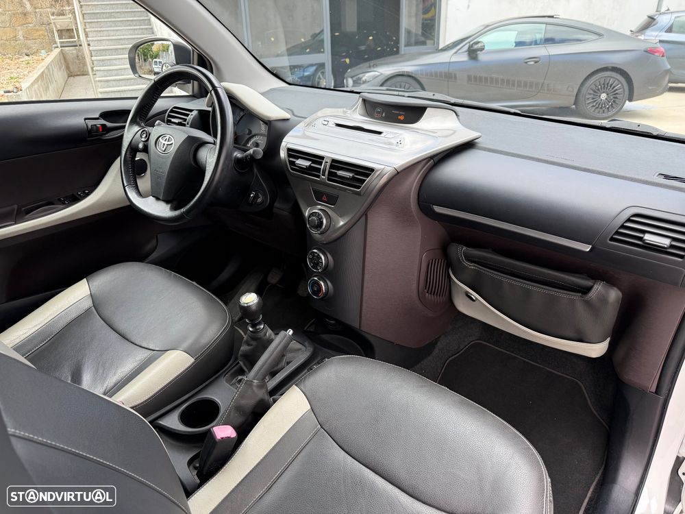 Toyota iQ 1.4 D-4D 2 EP - 18