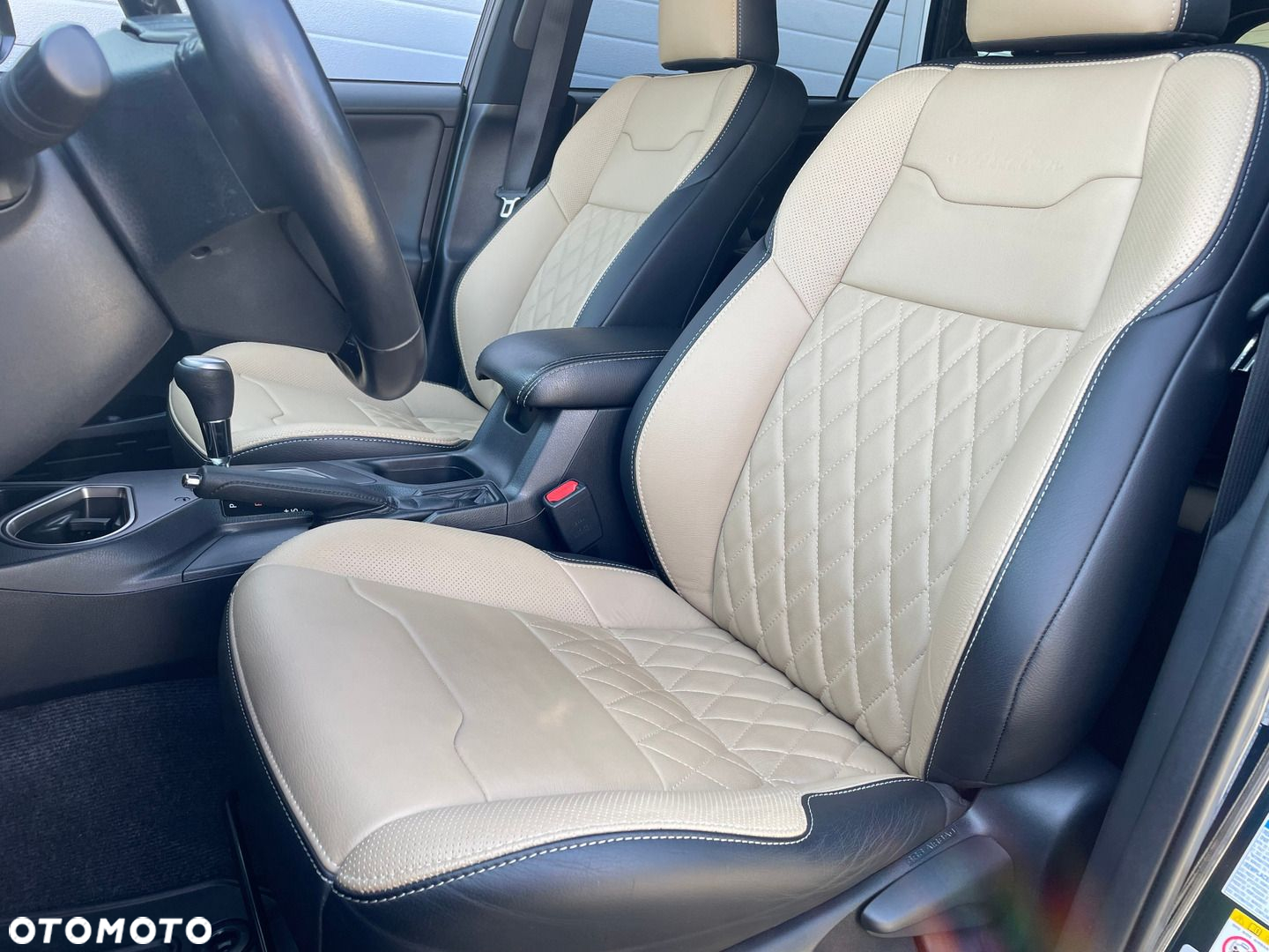 Toyota RAV4 - 10