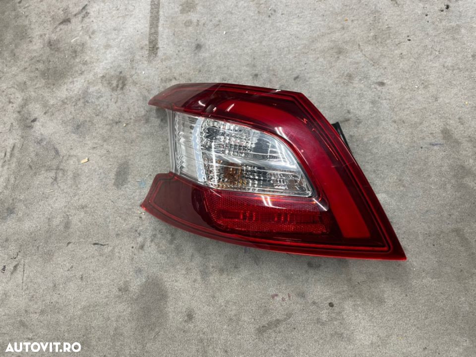 Stop stanga spate PEUGEOT 308 hatchback an 2015-2019 cu led si bec - 1