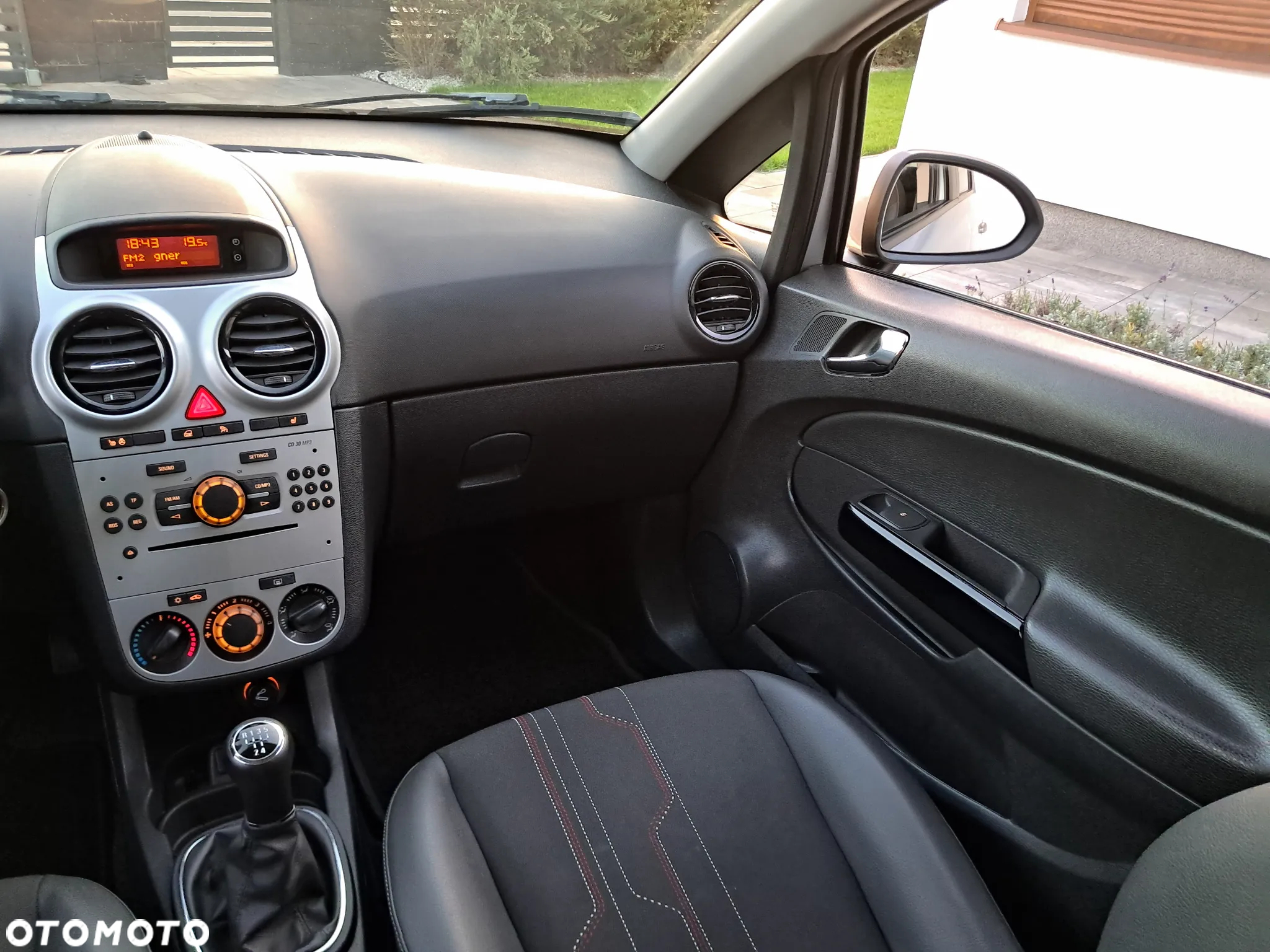 Opel Corsa 1.2 16V Edition 150 - 32