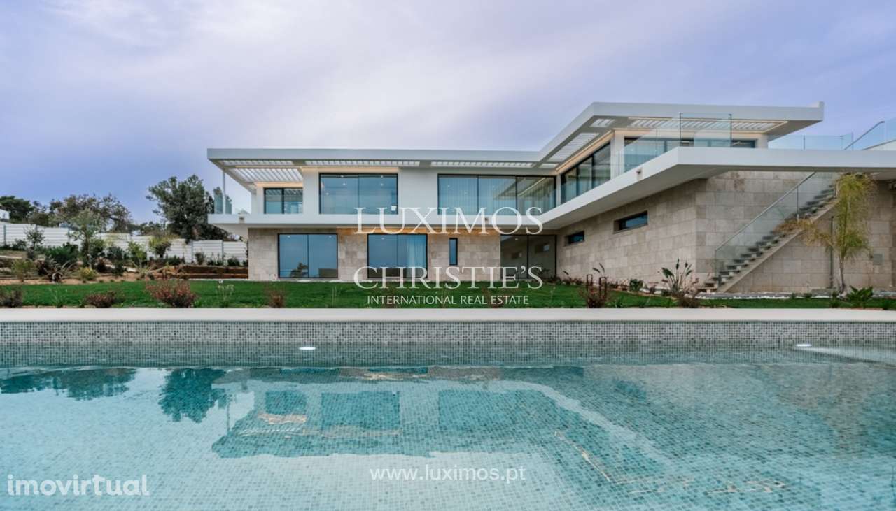 Moradia moderna V4 vista mar, localizada no Golf Resort Palmares, Alga - Grande imagem: 2/34