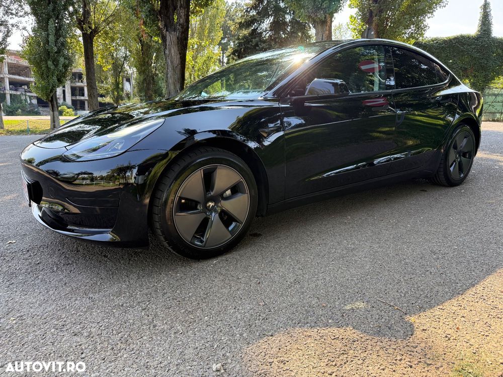 Tesla Model 3 - 1