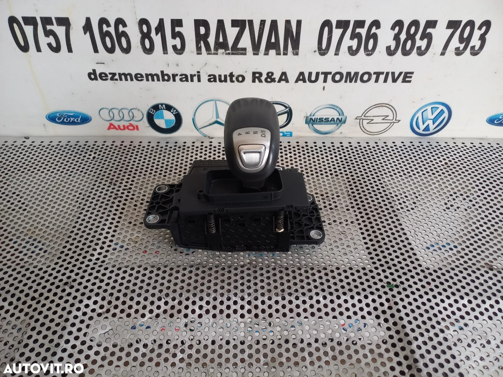 Timonerie Selector Viteze Audi A8 4H D4 An 2010-2011-2012-2013-2014-2015-2016-2017 Volan Stanga Cod 4H1927731A 4H1713041B Dezmembrez Audi A8 4H D4 3.0 Tdi Quattro Motor CDT Cutie MXU Volan Stanga - Dezmembrari Arad - 6