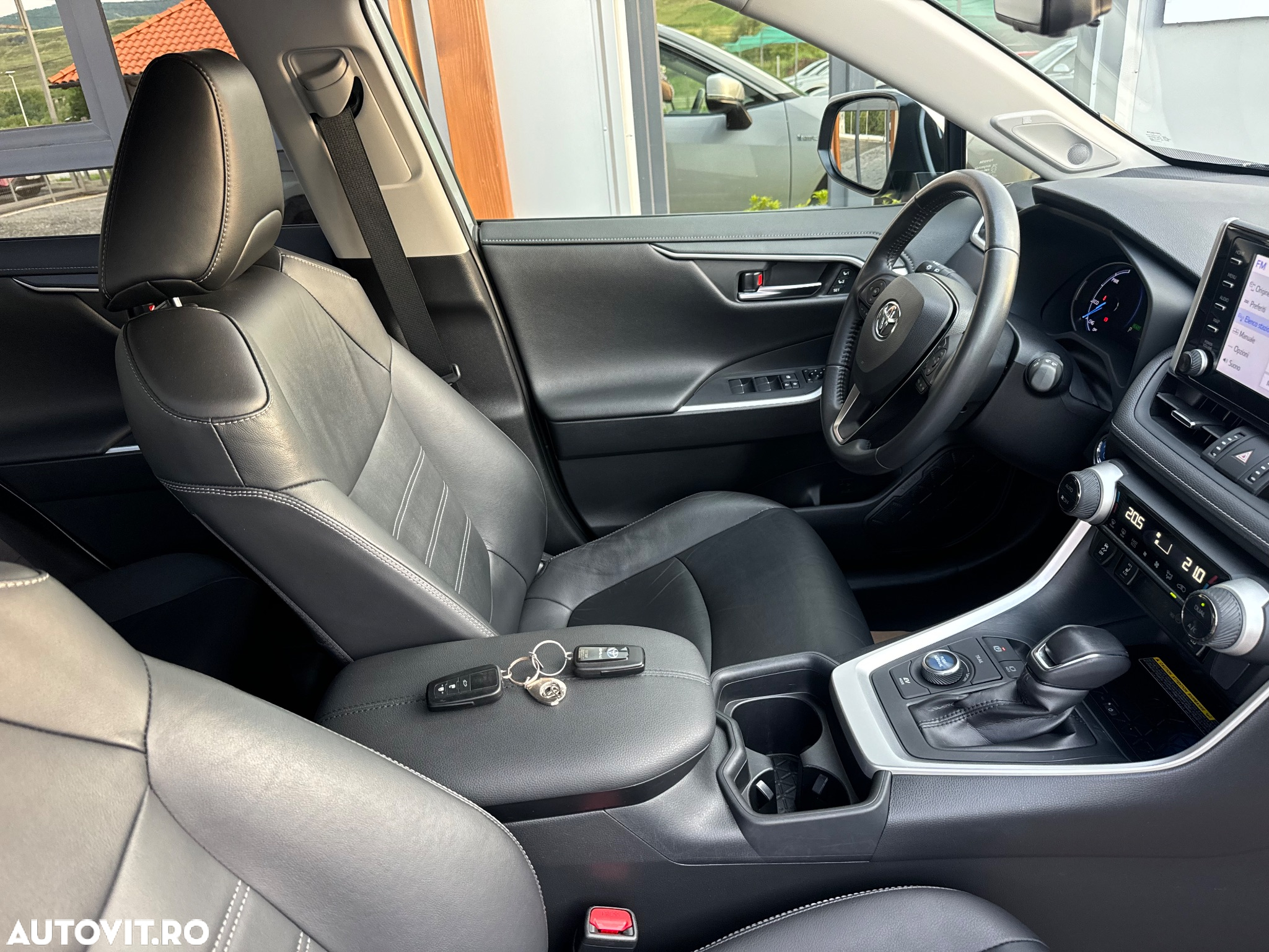 Toyota RAV4 2.5 4x4 Hybrid Team Deutschland - 16