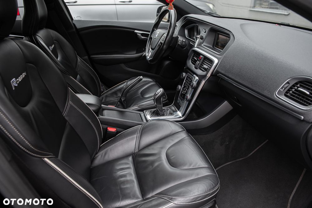 Volvo V40 D2 R Design - 29