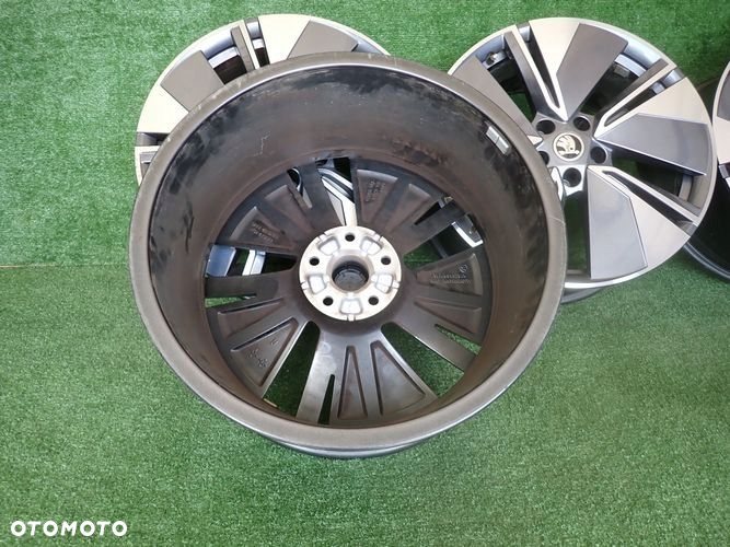 SKODA ENYAQ 8Jx19 ET45 5x112 felgi aluminiowe 5LA601025A - 9