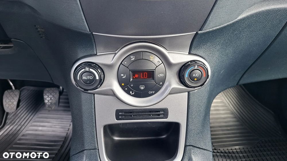 Ford Fiesta 1.25 Champions Edition - 38