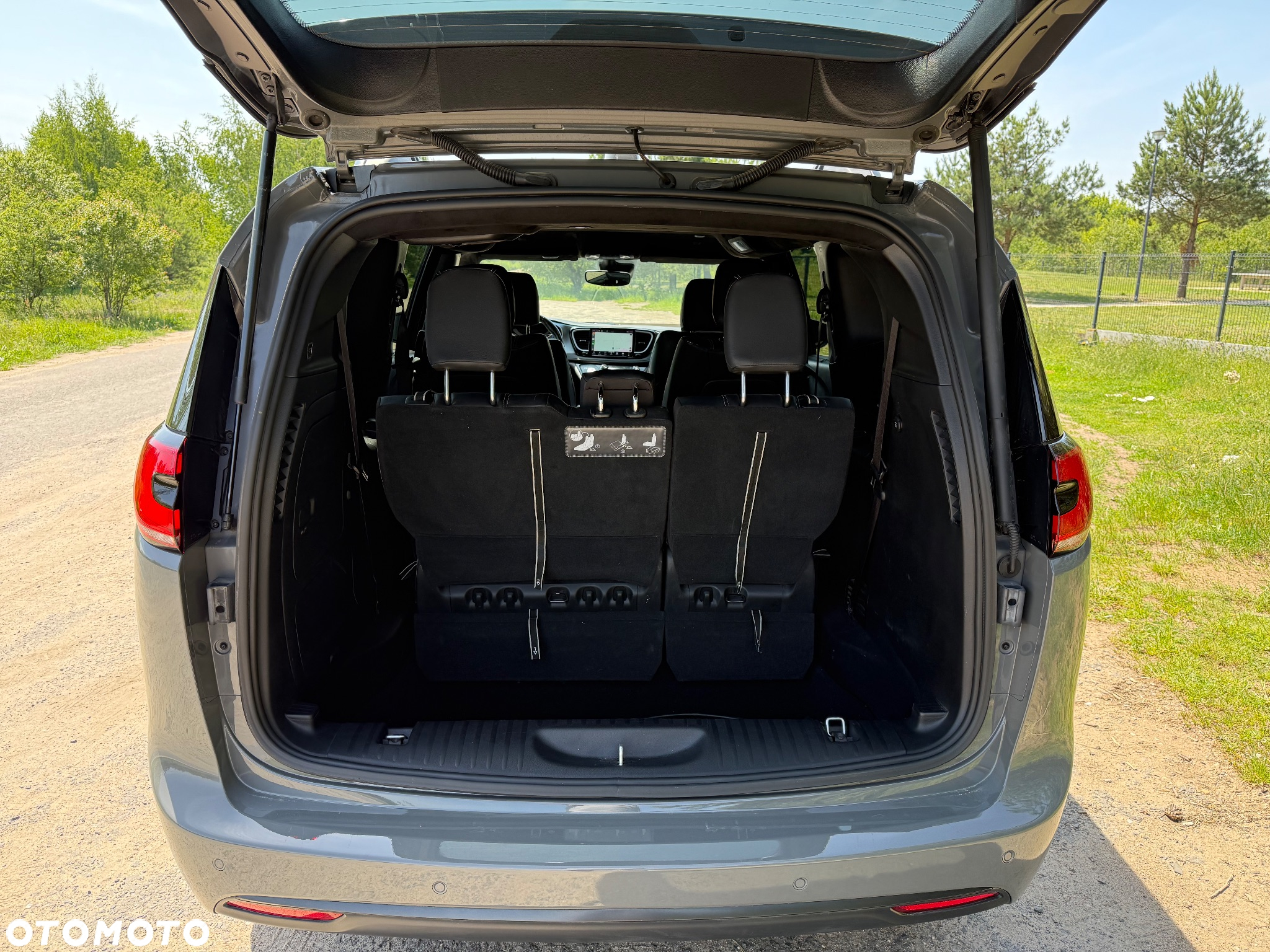 Chrysler Pacifica - 11
