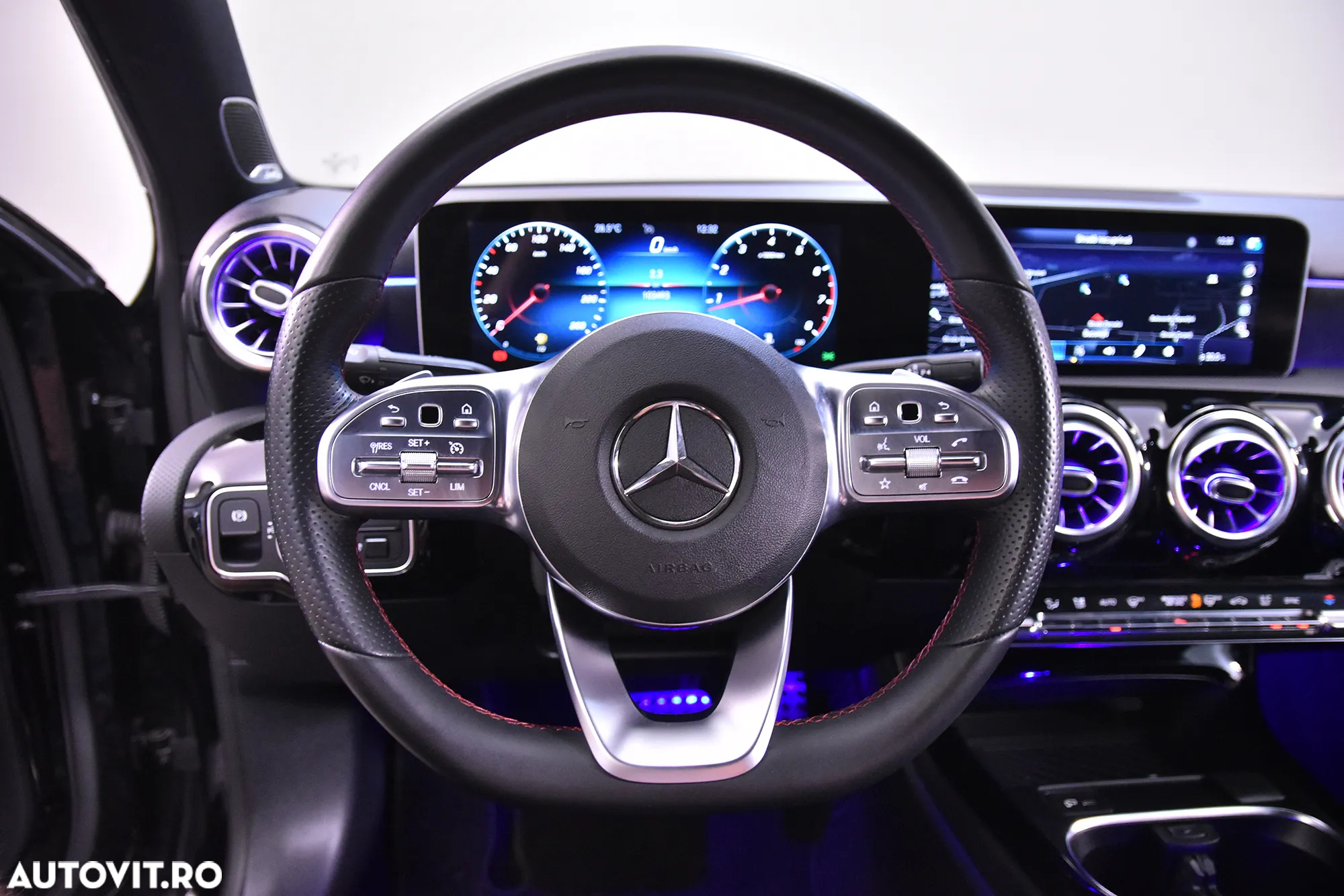 Mercedes-Benz A 250 4Matic 7G-DCT AMG Line - 16