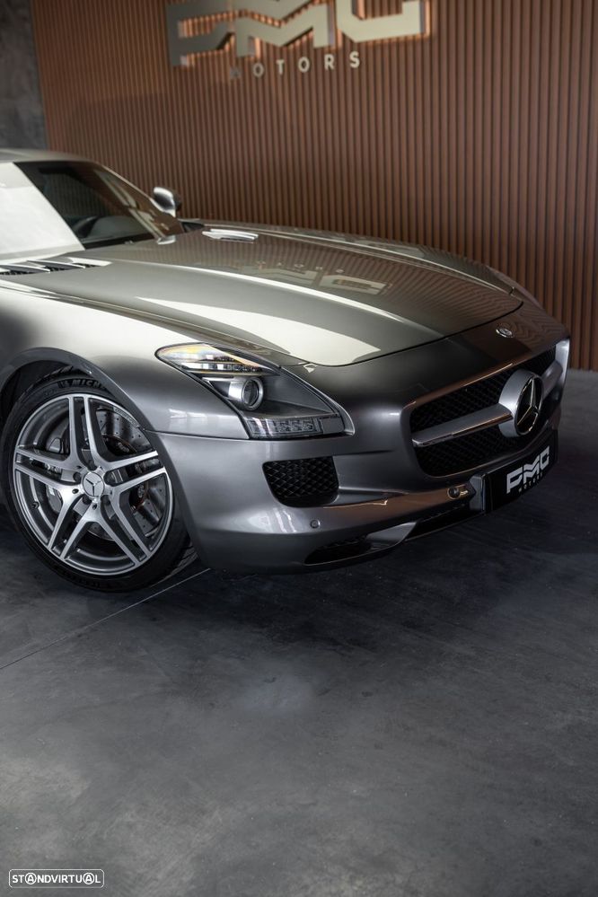 Mercedes-Benz SLS 63 AMG - 13