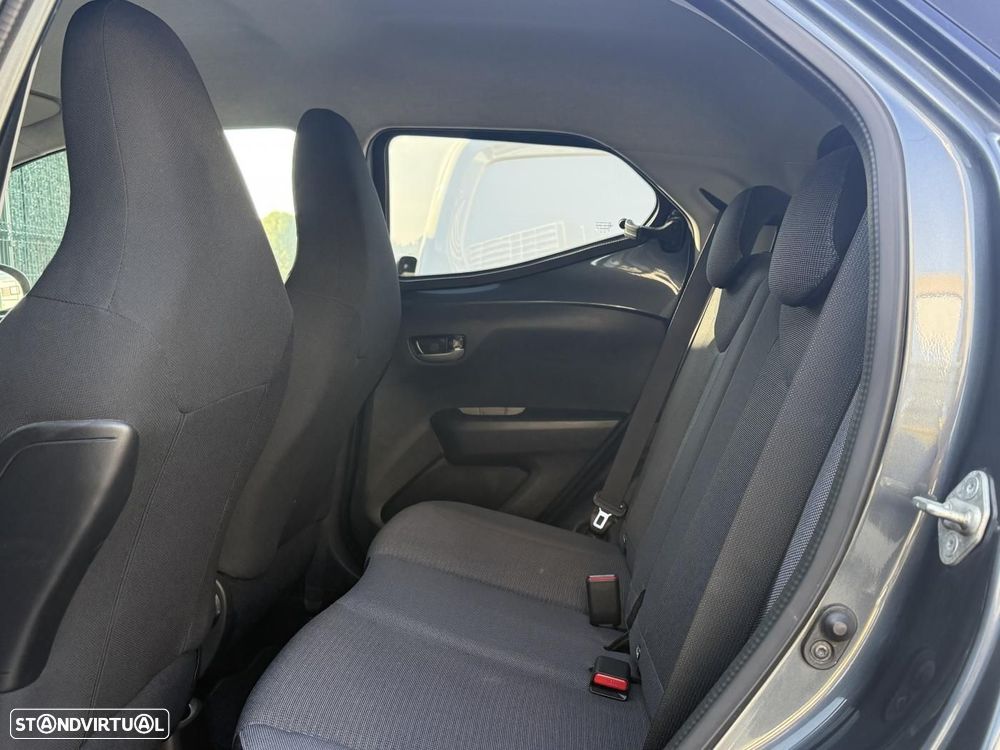 Toyota Aygo 1.0 X-Play Plus - 31