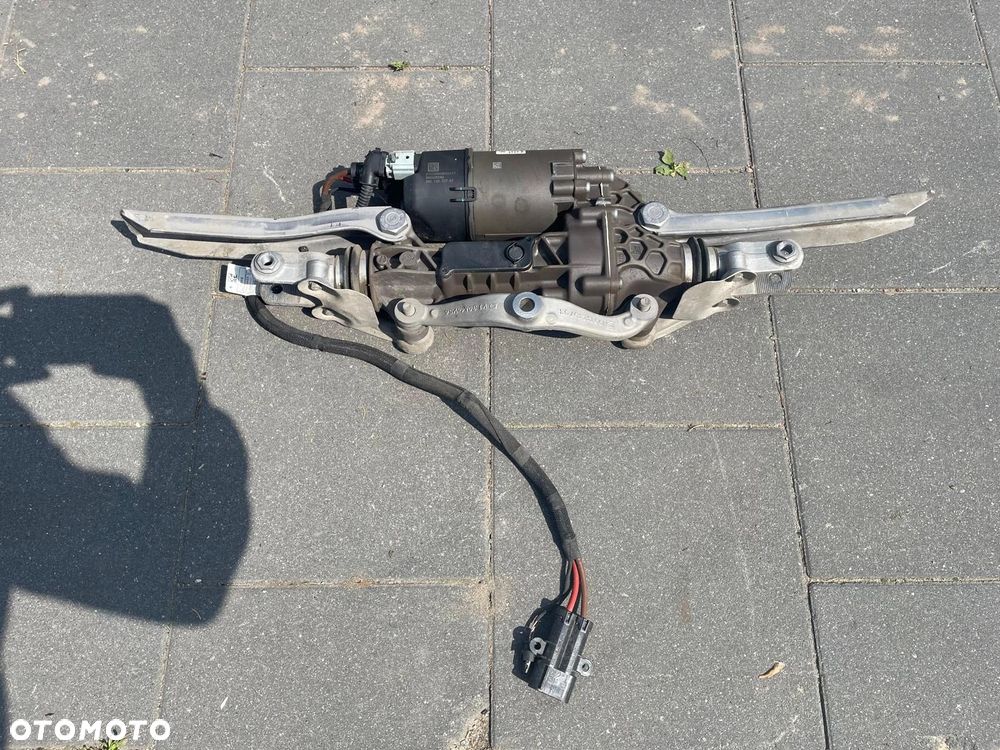 BMW OE 8861500 8861500-02 SIŁOWNIK SKRĘTU TYLNEJ OSI G60 G70 G05 MAGLOWNICA