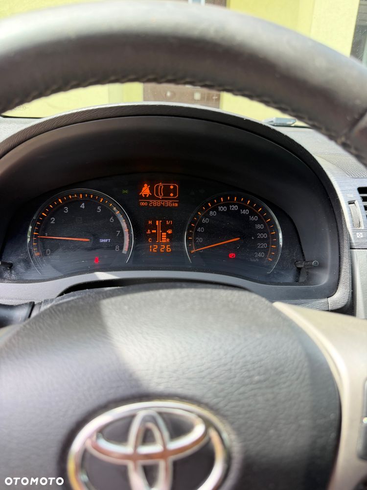 Toyota Avensis 1.8 Premium - 8