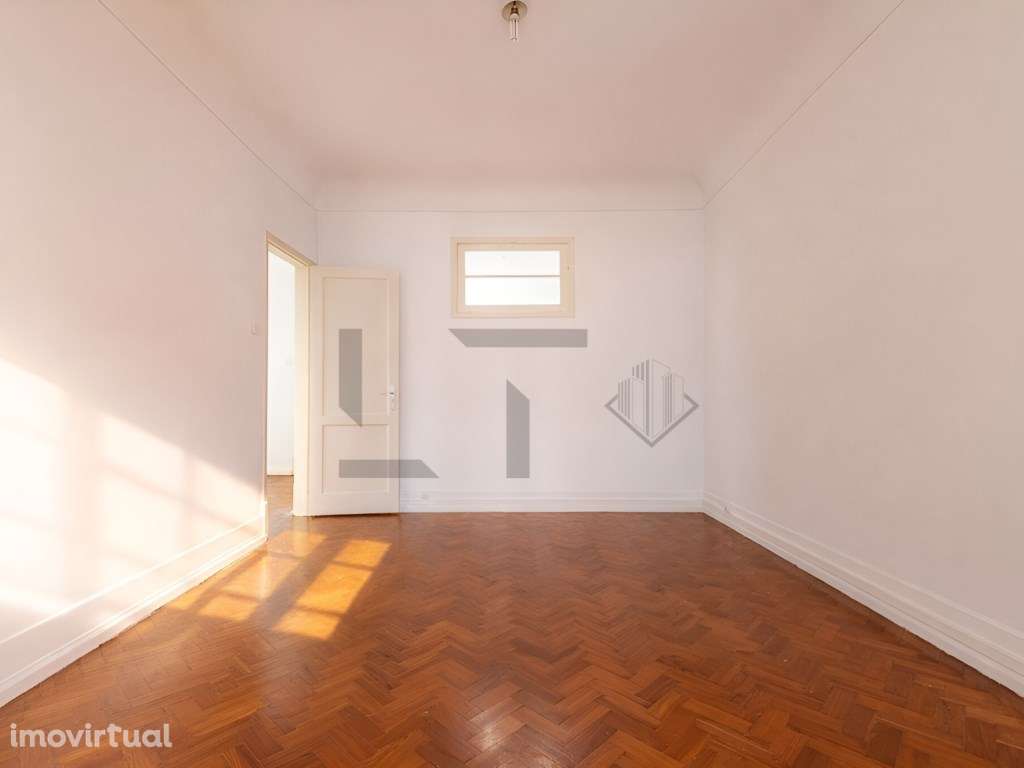 Charmoso apartamento T5 com excelente luz natural, em prédio com el... - Grande imagem: 4/14