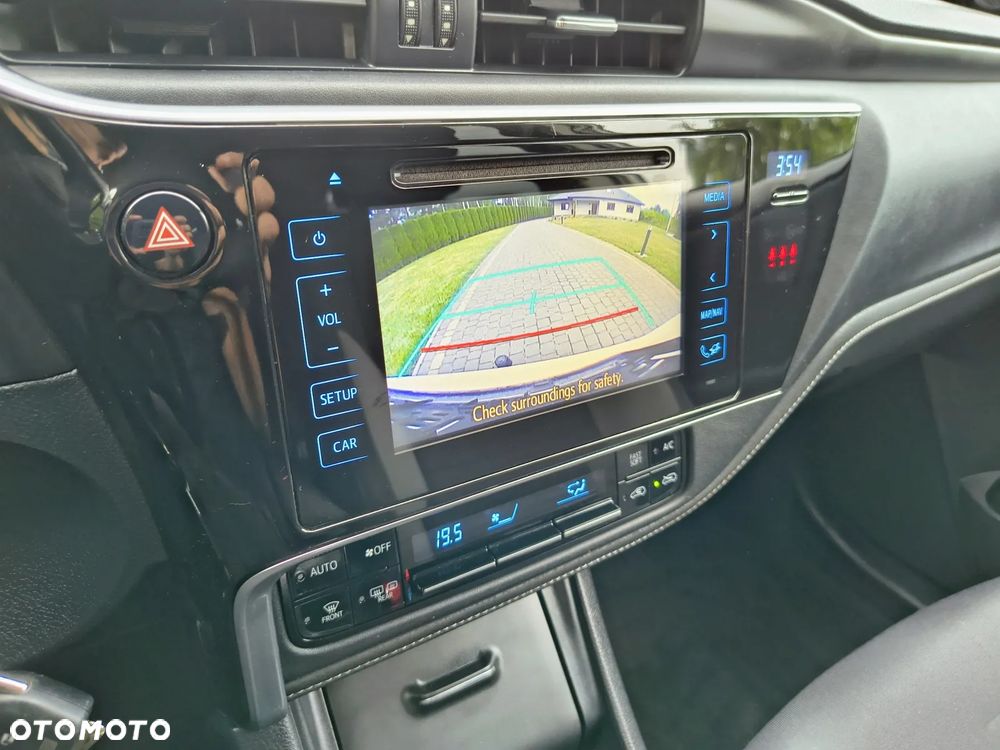 Toyota Auris 1.6 D-4D Dynamic - 23
