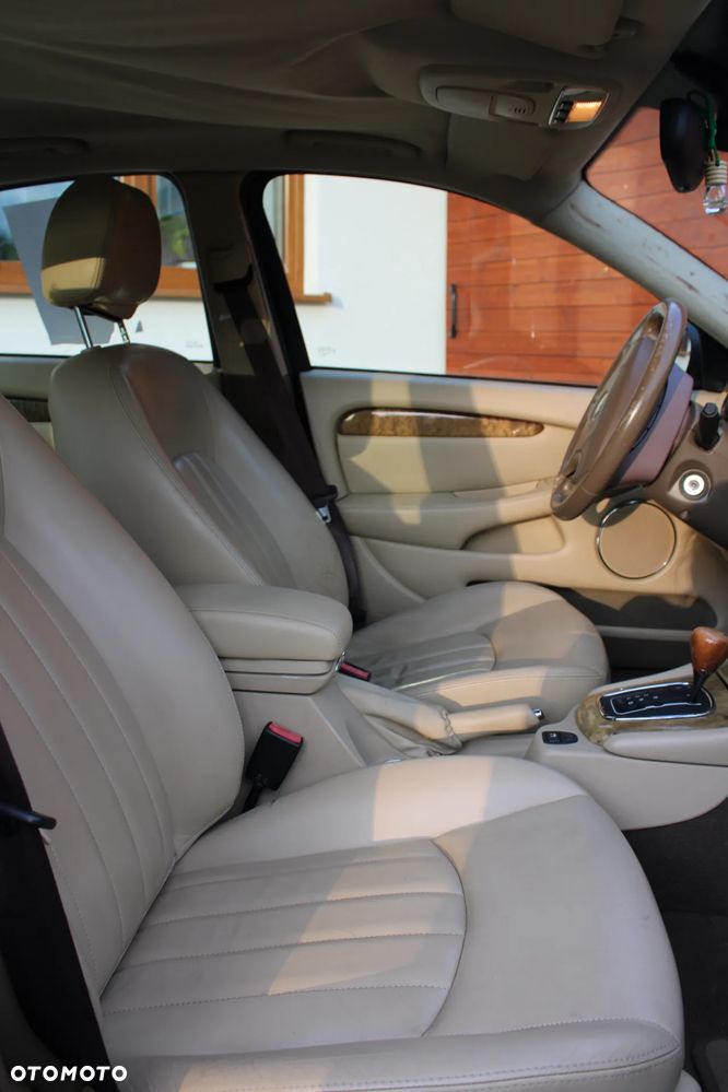 Jaguar X-Type 2.5 V6 4x4 Executive - 9