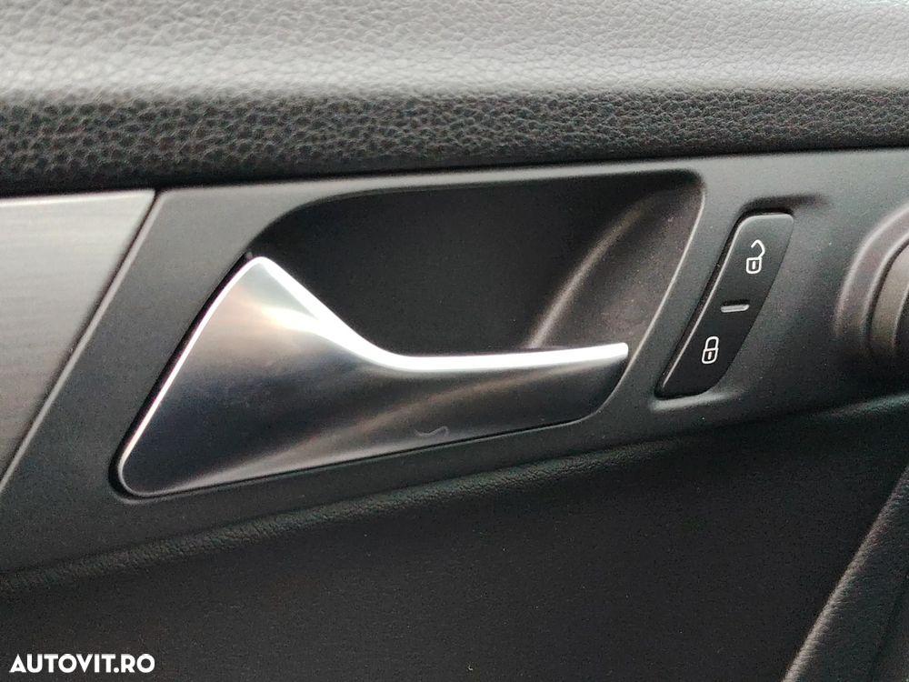 Volkswagen Passat - 33