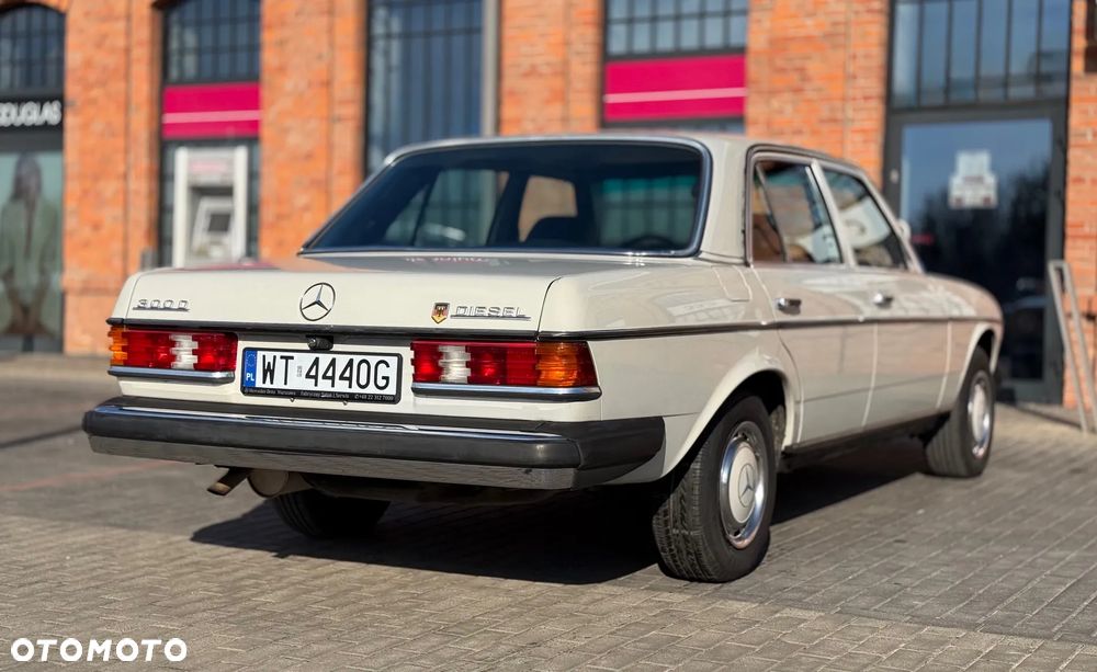 Mercedes-Benz W123 - 13