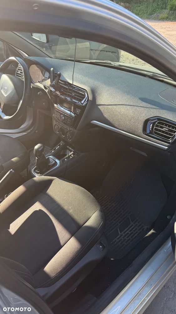 Peugeot 301 1.6 VTi Allure - 6