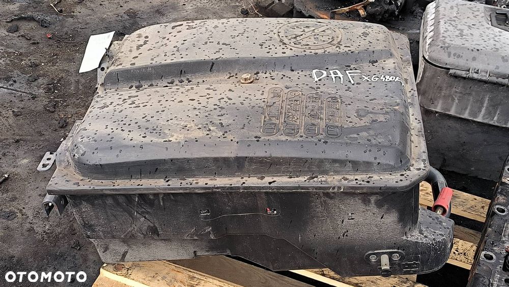 MOCOWANIE DAF XG 480 FT AKUMULATORÓW POKRYWA - 3