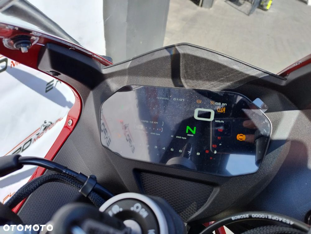 QJMOTOR SRK 800RR - 8