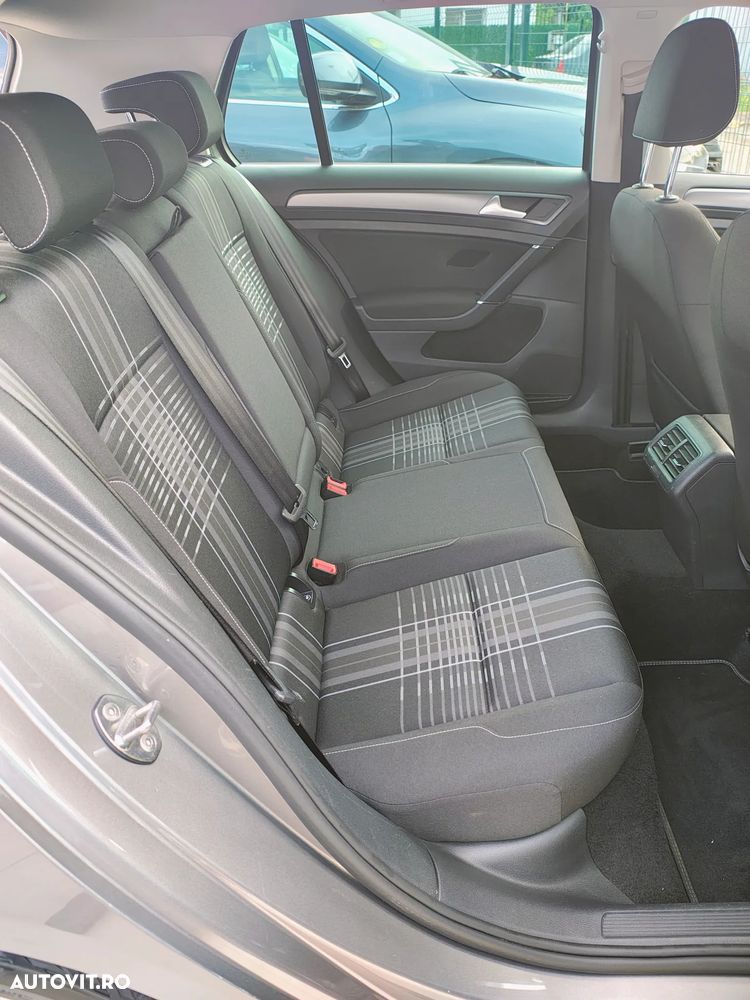 Volkswagen Golf 1.6 TDI BlueMotion Technology Lounge - 21