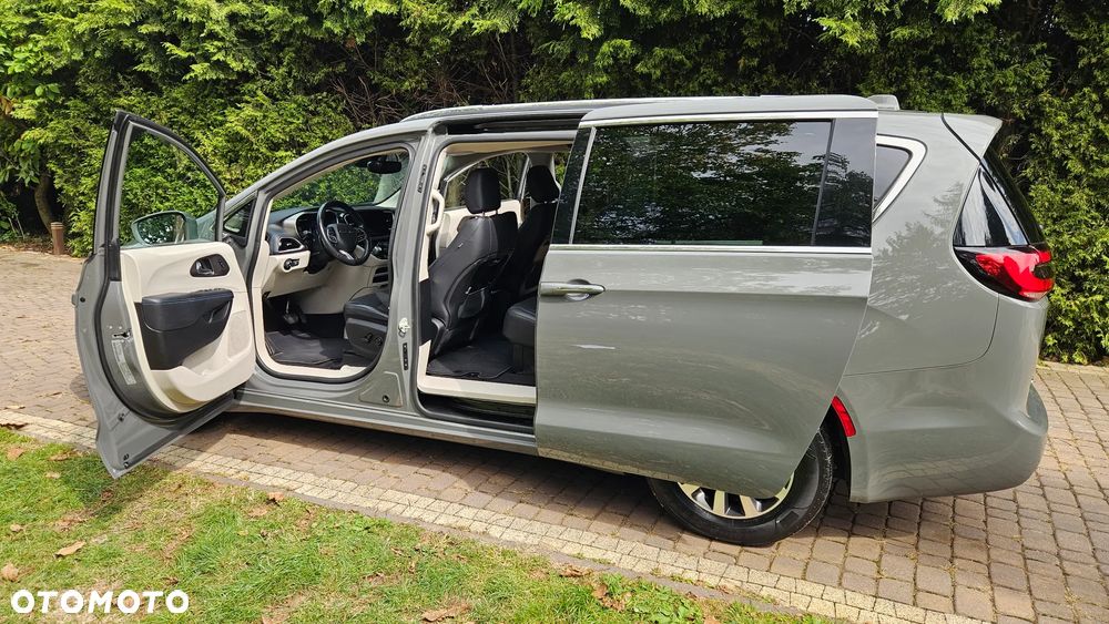 Chrysler Pacifica - 12