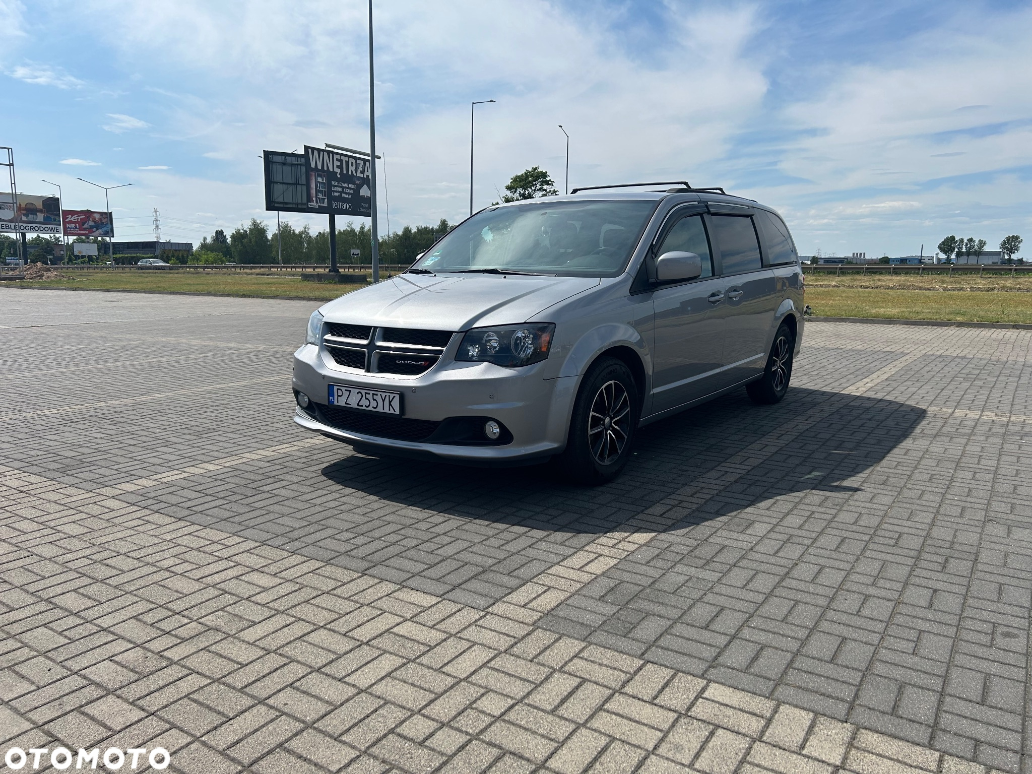 Dodge Grand Caravan - 2