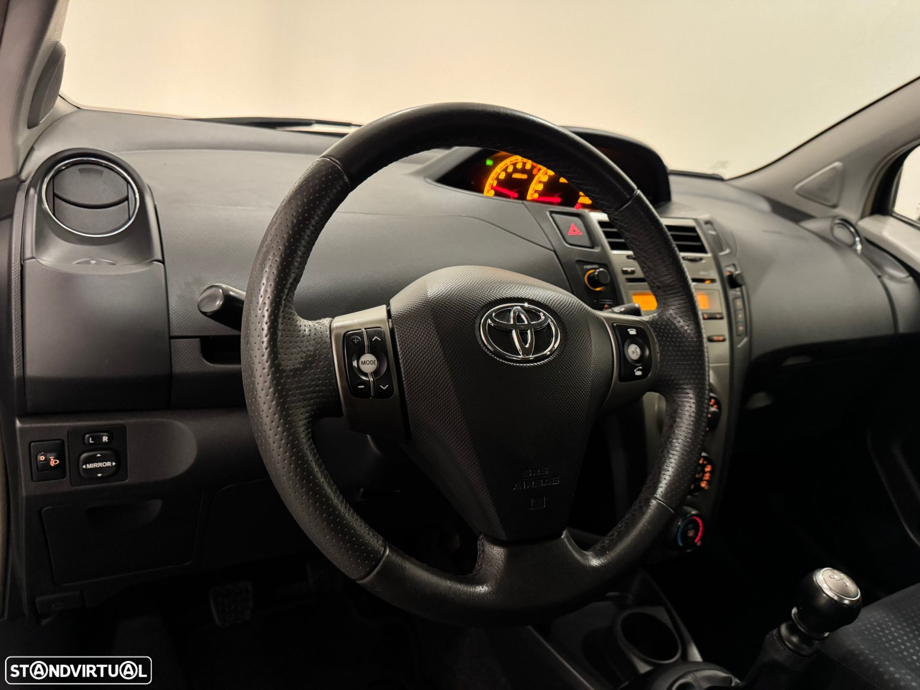 Toyota Yaris - 32