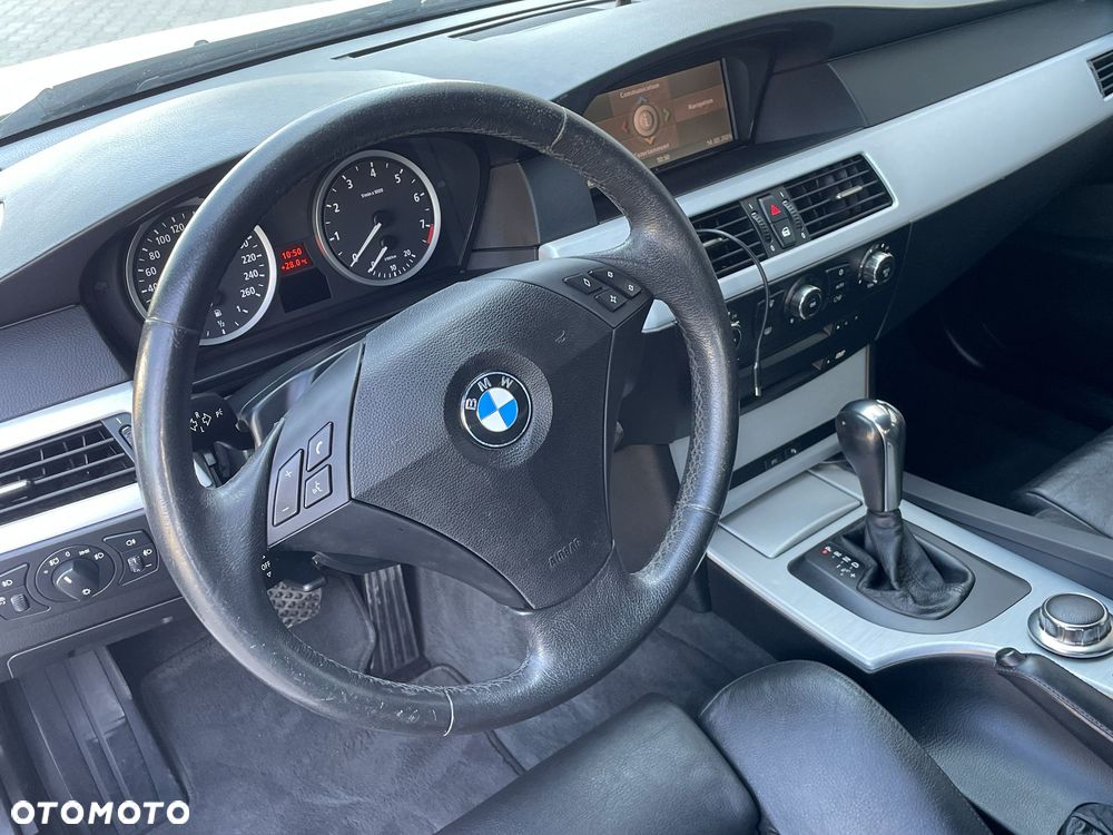 BMW Seria 5 525i - 26