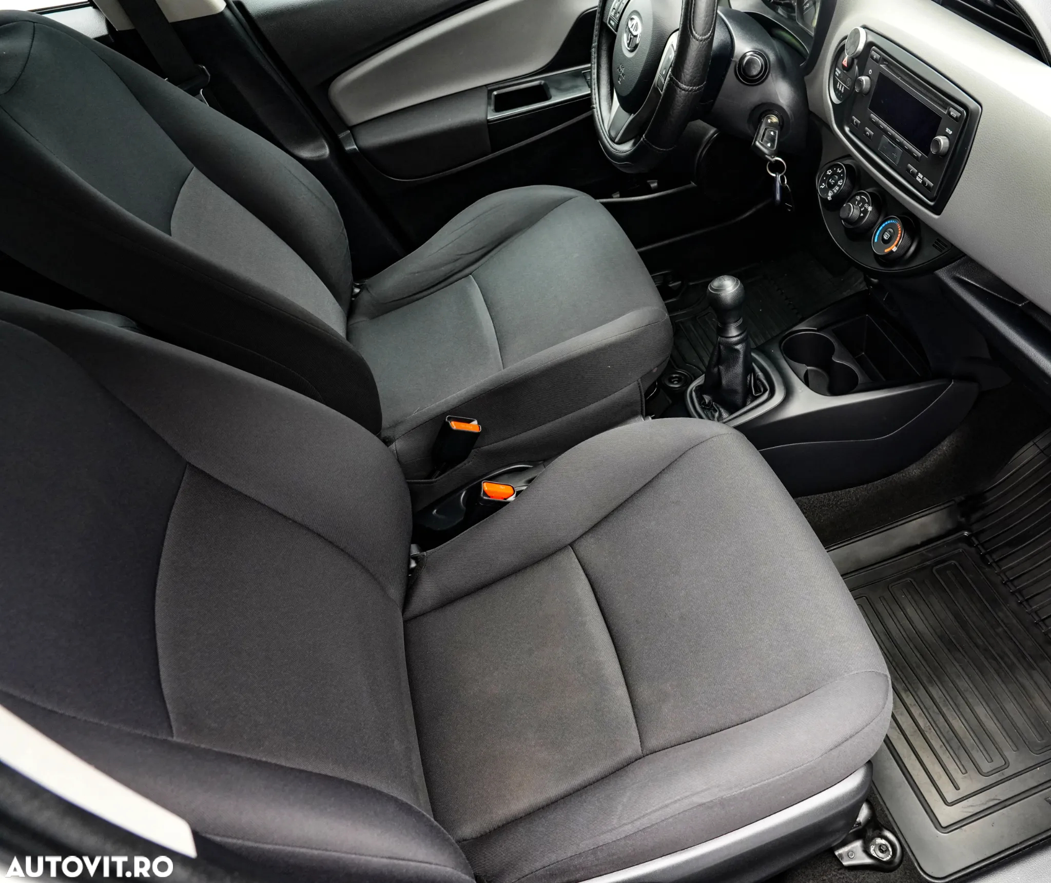 Toyota Yaris 1.0 L Eco - 13