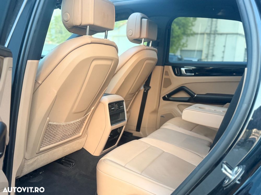 Porsche Cayenne - 21