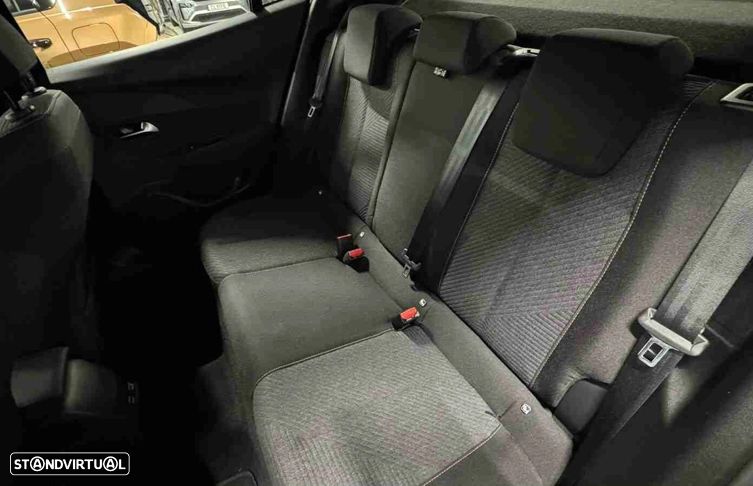 Peugeot e-2008 54 kWh SE Style - 11