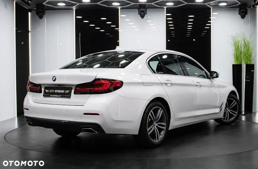 BMW Seria 5 520i mHEV - 5