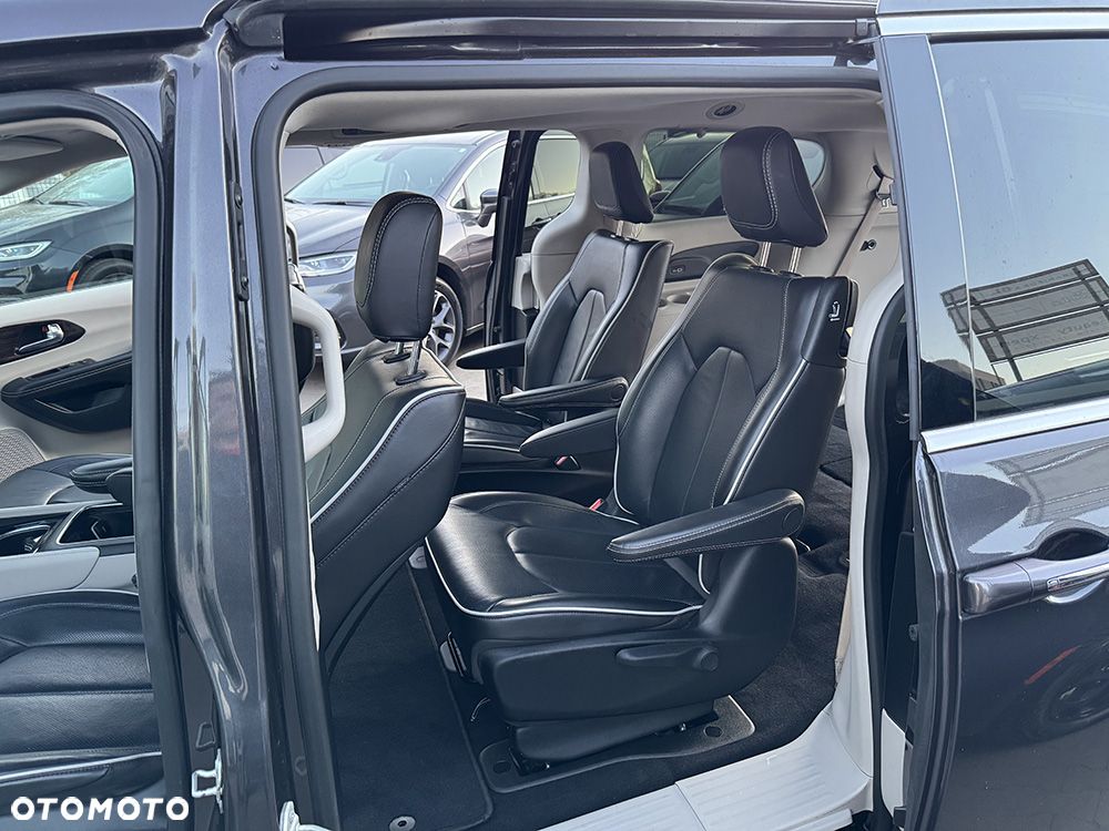 Chrysler Pacifica - 10