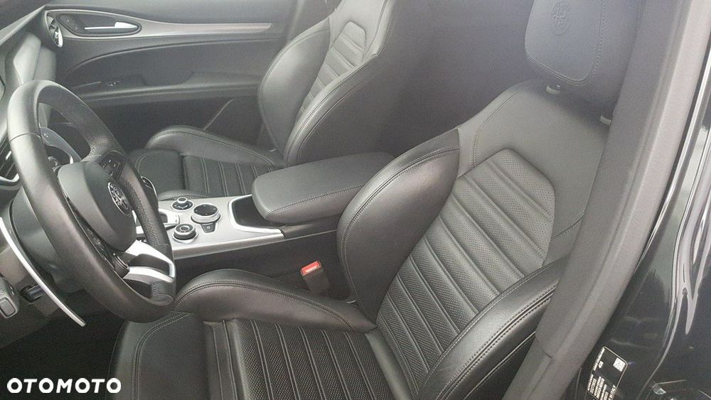 Alfa Romeo Stelvio - 14