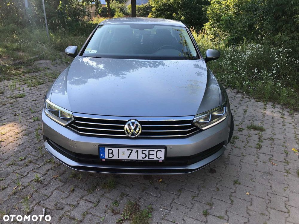Volkswagen Passat - 1